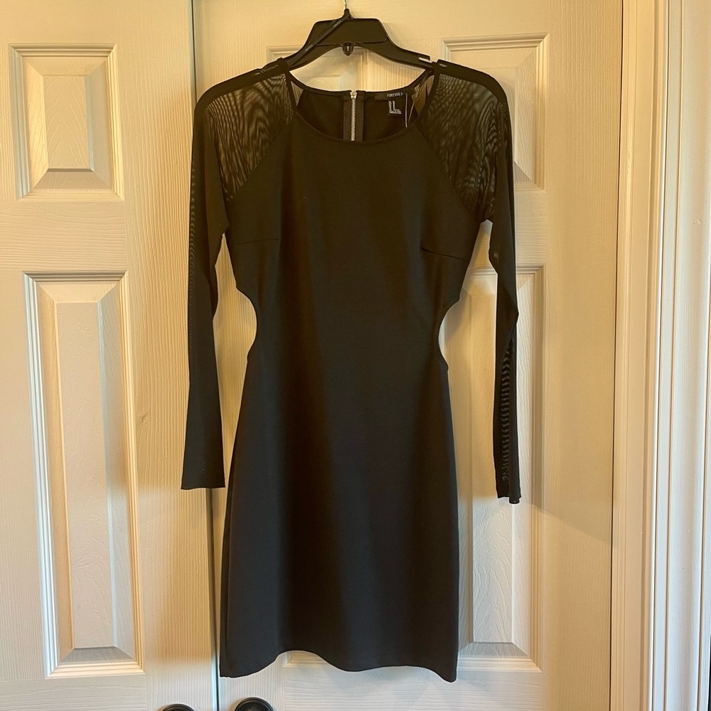 BRAND NEW!!!! (With tags) Forever 21 black dress!